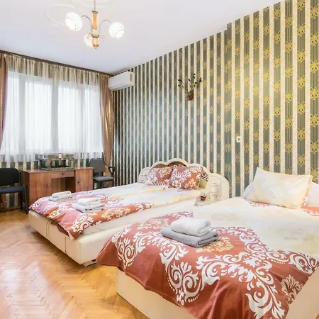 Rakovski Street Three Bedroom Ten People Spacious Apartmán Sofie