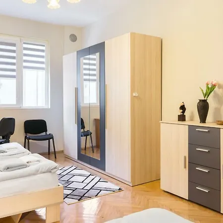 Rakovski Street Three Bedroom Ten People Spacious * Sofie