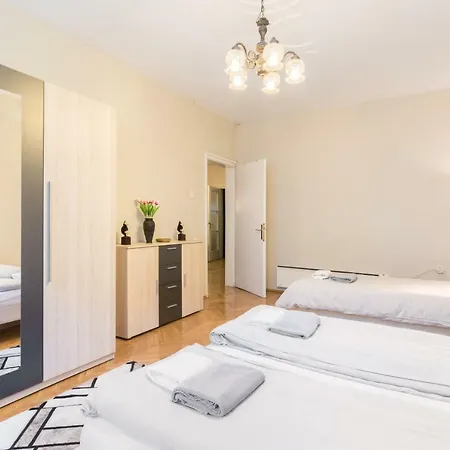 Apartmán Rakovski Street Three Bedroom Ten People Spacious Sofie